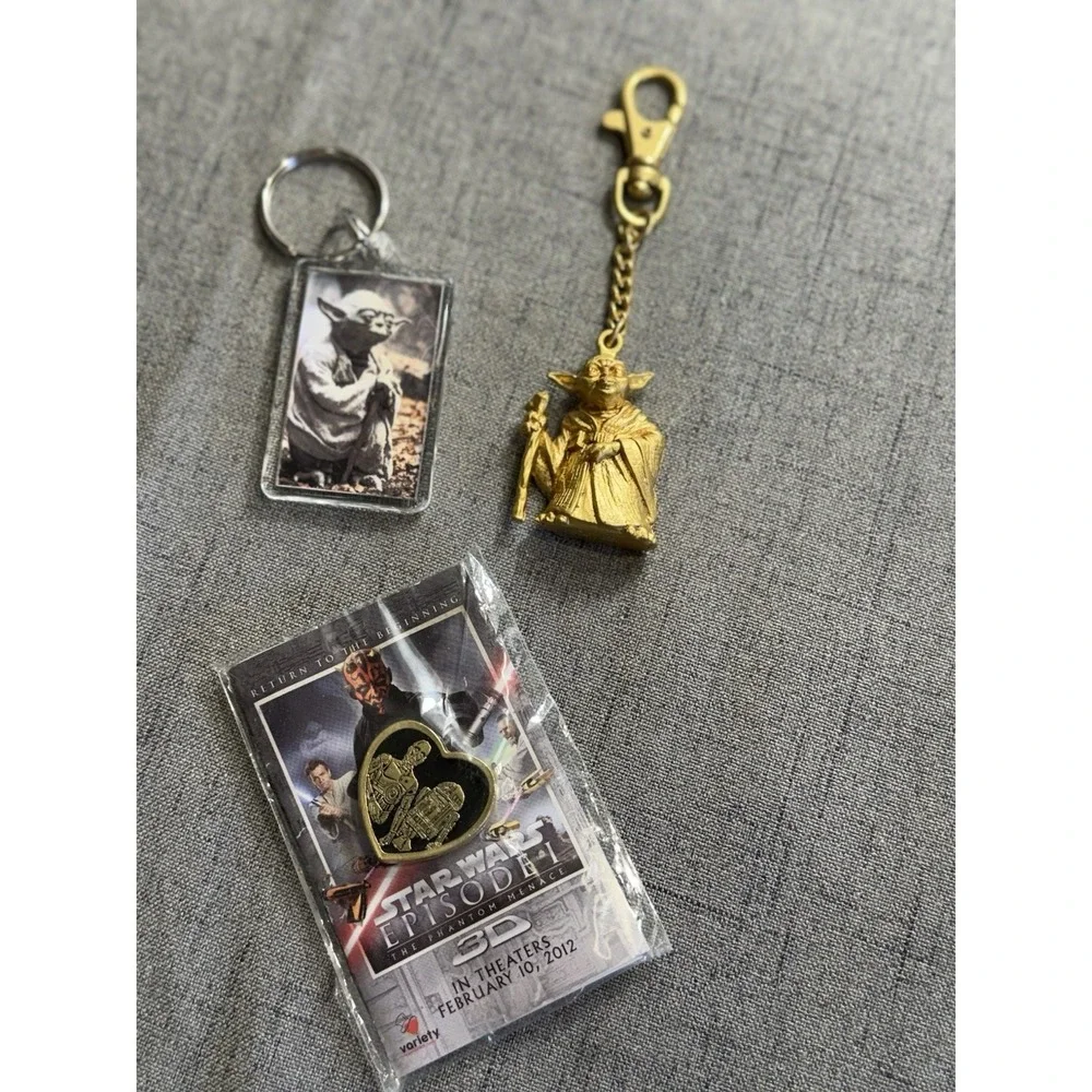 Vintage‎ Star Wars Yoda Keychains (1997/2011/2005) & Sealed Episode 1 Pin Bundle